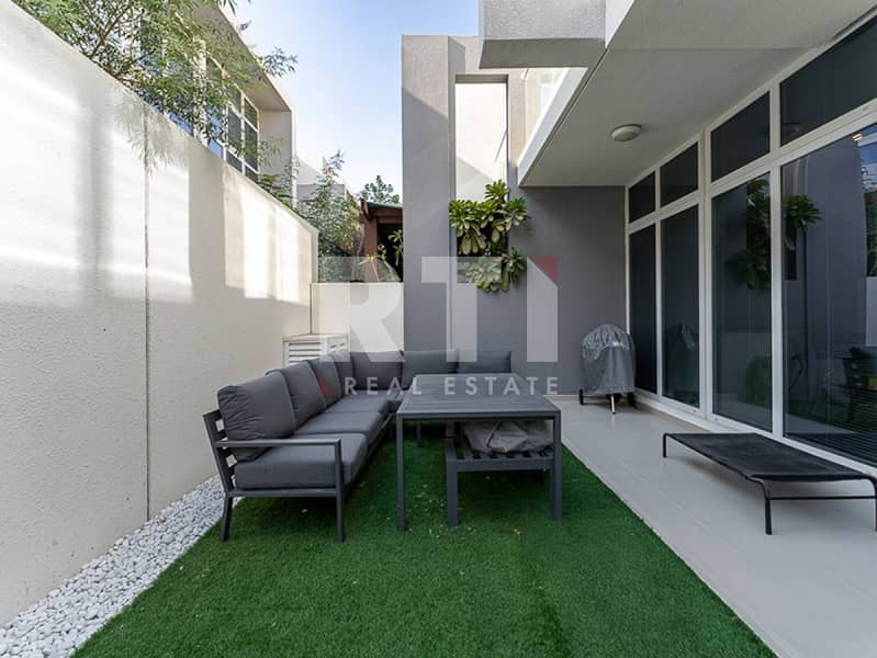 Corner Unit | Upgraded | Vacant on Trasfer - Image 11