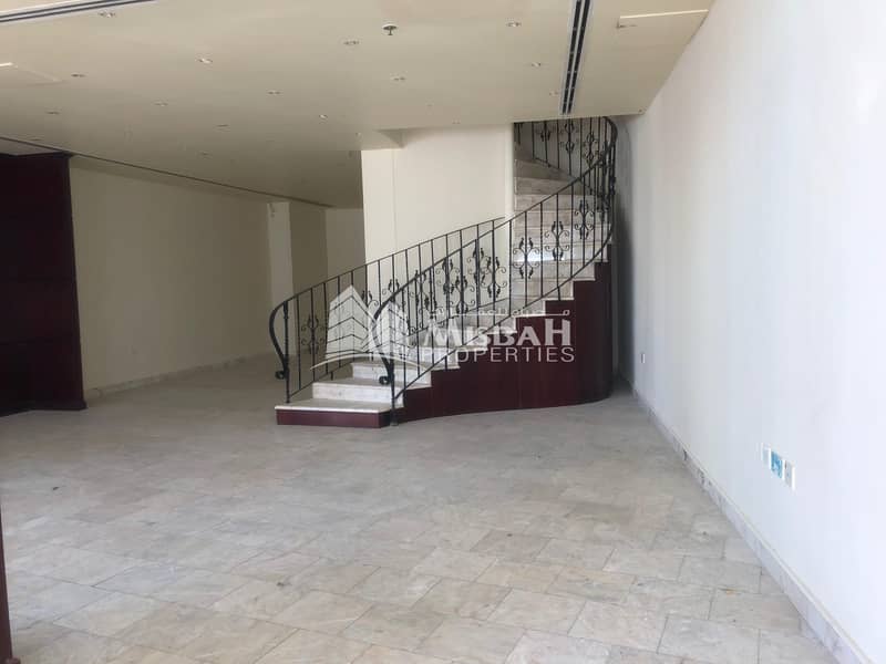 1307 sq.ft shop for Rent in Deira with Ground & Mezzanine @ AED 100/sq.ft on Main Road near Clock Tower and DCC