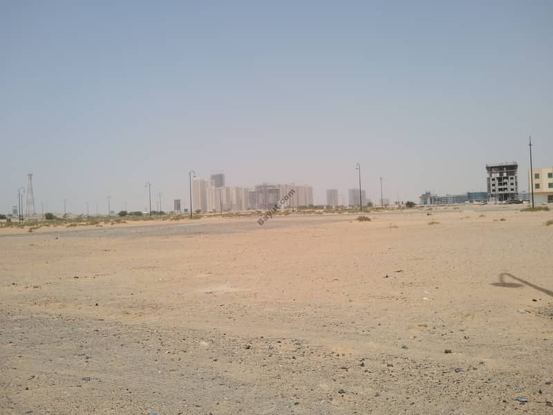 Land for sale in jasmine location behind the park