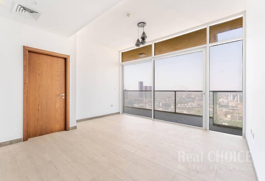 Luxurious| High Floor| Spacious| Community View