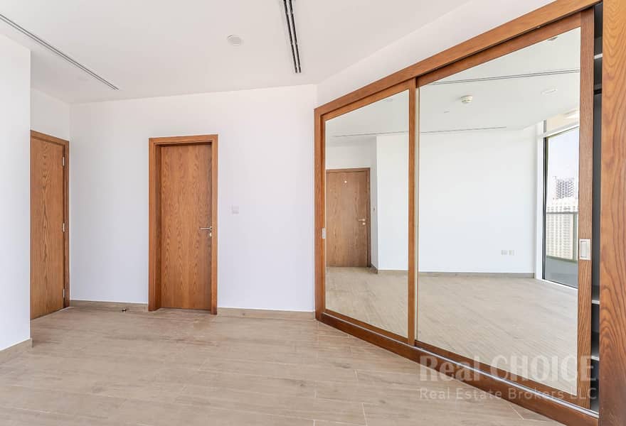 Luxurious| High Floor| Spacious| Community View