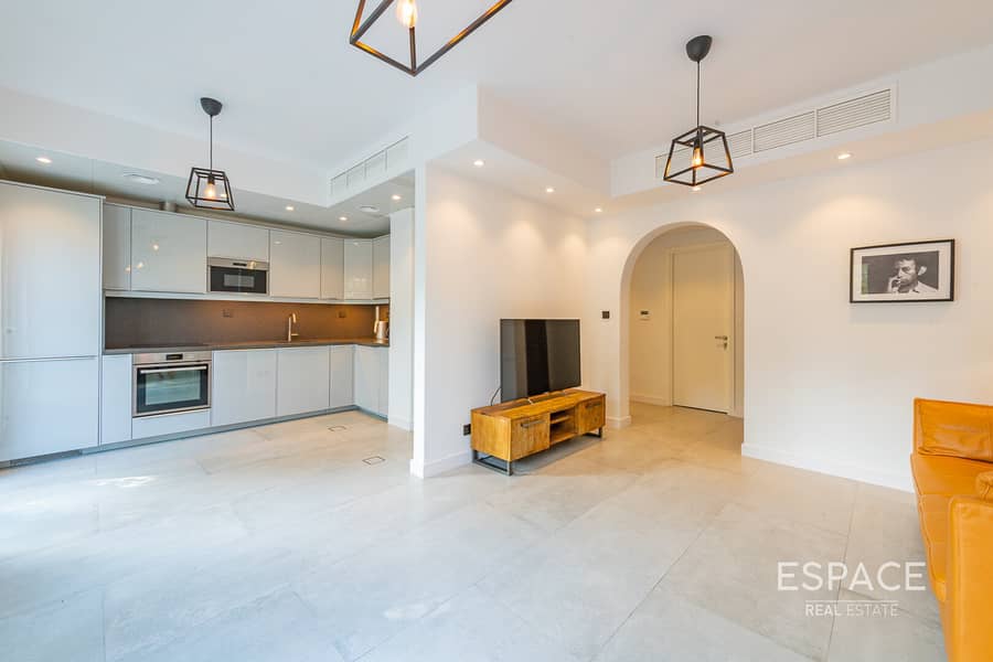 Fully Upgraded | 2 Beds | VOT