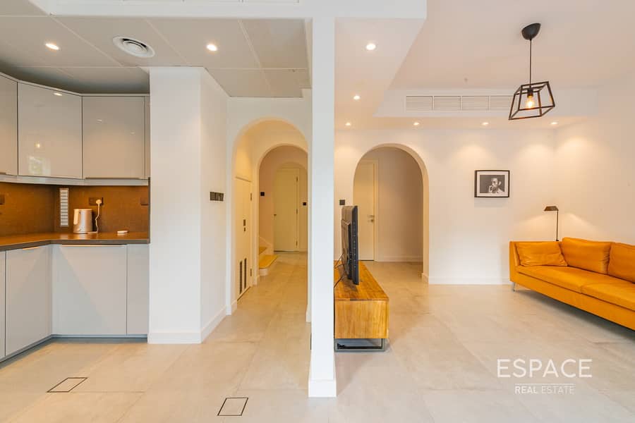 Fully Upgraded | 2 Beds | VOT