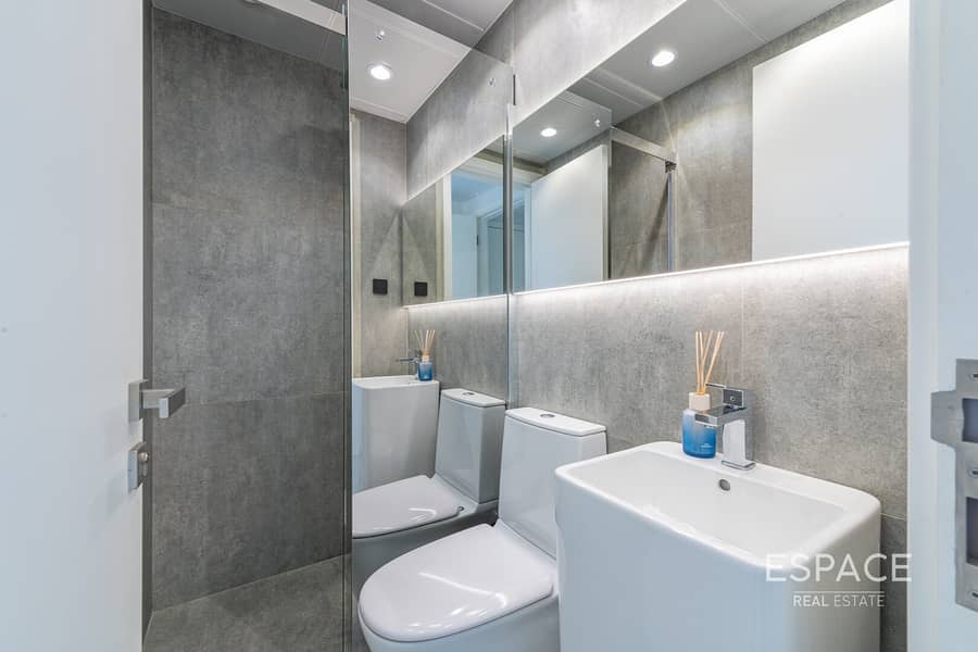 Fully Upgraded | 2 Beds | VOT - Image 8