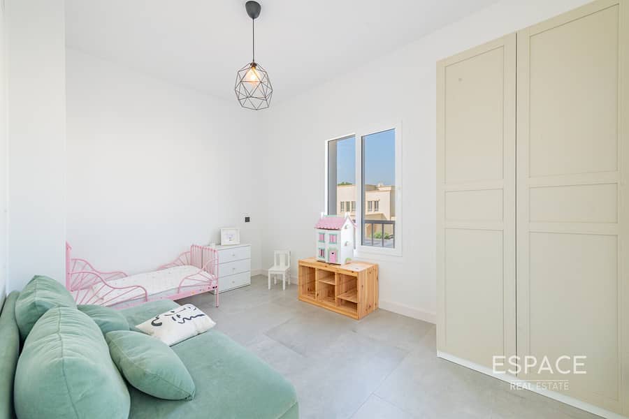 Fully Upgraded | 2 Beds | VOT - Image 9