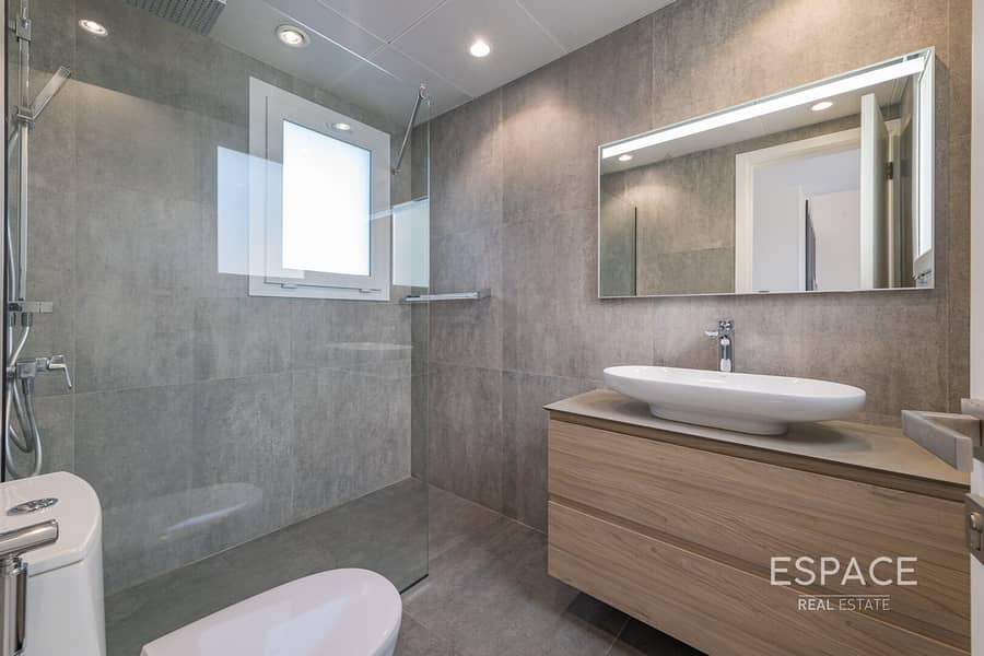 Fully Upgraded | 2 Beds | VOT - Image 11