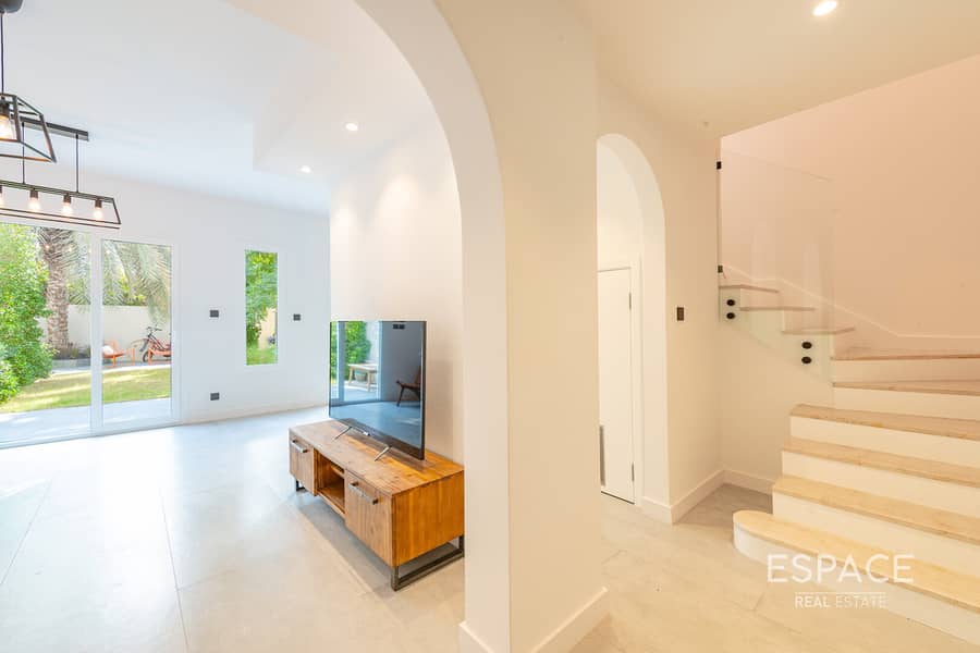 Fully Upgraded | 2 Beds | VOT - Image 12