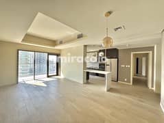 Modern 2-Bedroom Overlooking Parks and Skyline