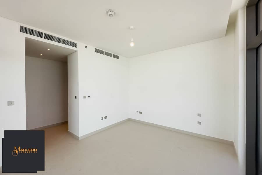 28 IMG_7352-Photoroom. png