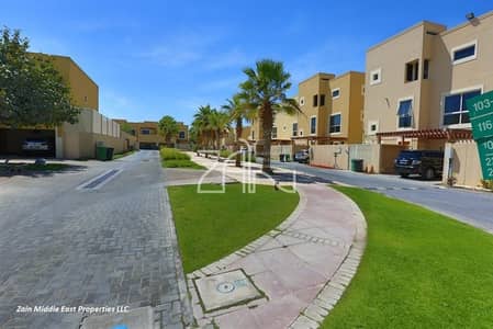 Corner 4BR Villa Great Location with Pool Corner 4BR Villa Great Location with Pool