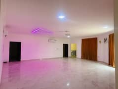 فیلا في الظيت 8 غرف 220000 درهم - 13185189