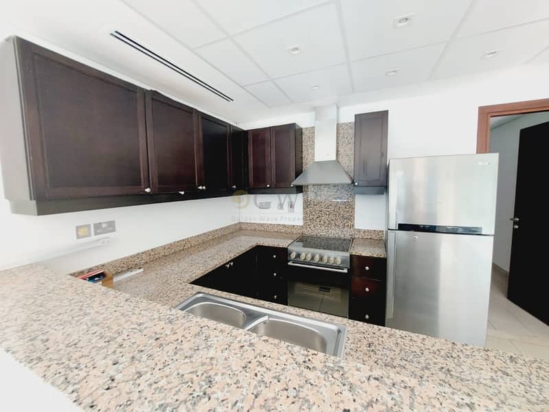 Park Facing|Spacious|Walking Distance to Arcadia - Image 11