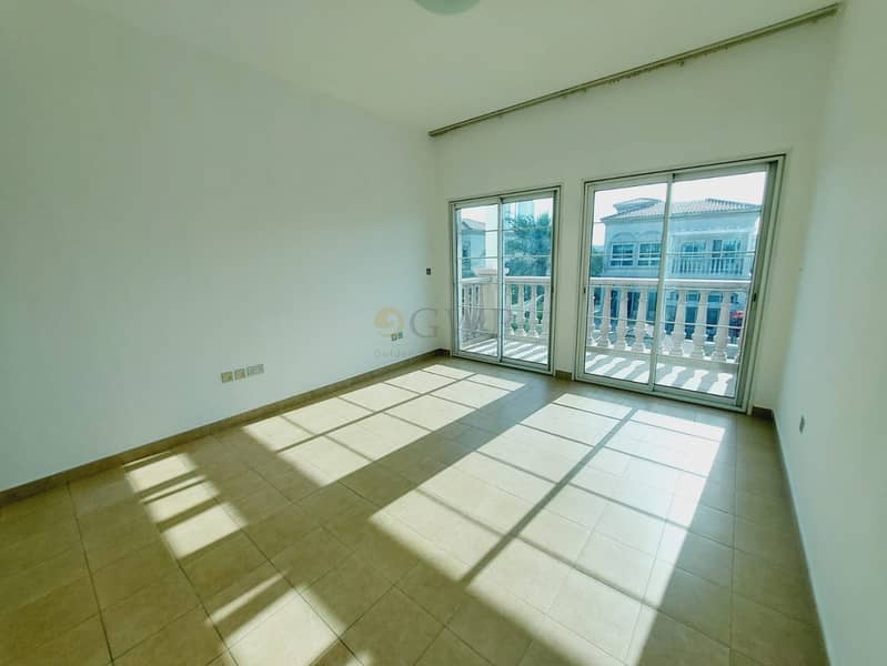 Park Facing|Spacious|Walking Distance to Arcadia - Image 12