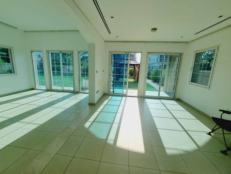 Park Facing|Spacious|Walking Distance to Arcadia - Image 16