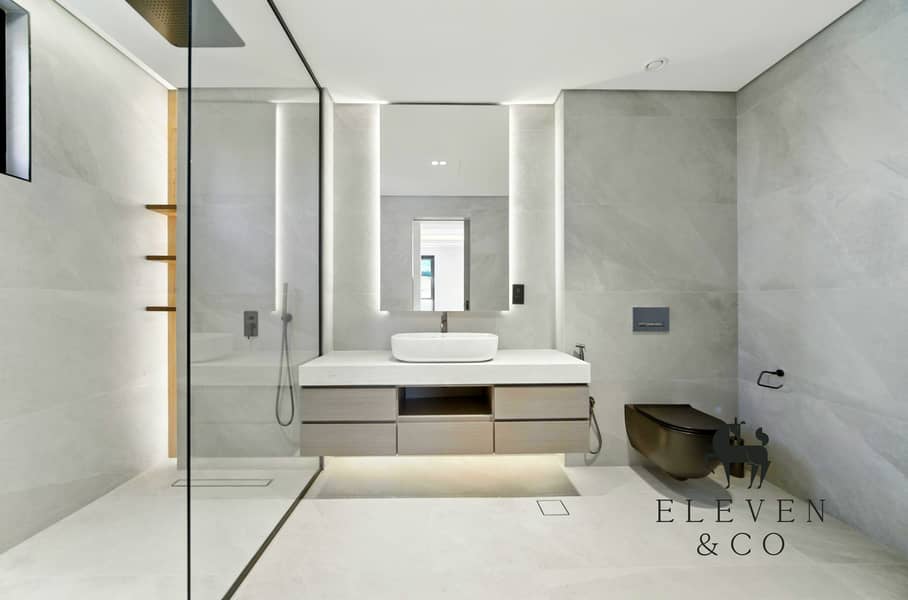 Fully Renovated | 5 Bedroom | Excellent Location - Image 7