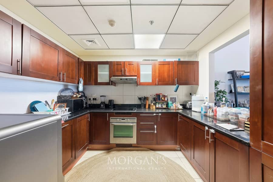 Luxury 2BR + Maid | Green Lakes | Prime Location - Image 9