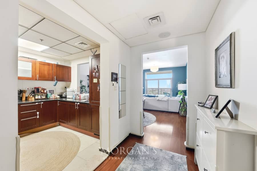 Luxury 2BR + Maid | Green Lakes | Prime Location - Image 11