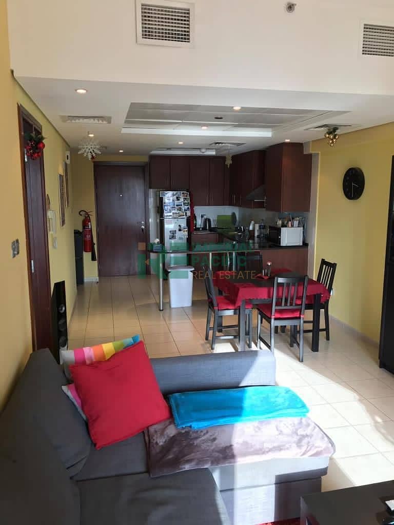 2 Living Area. jpg