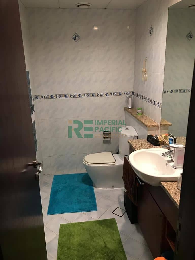 8 Bath1. jpg