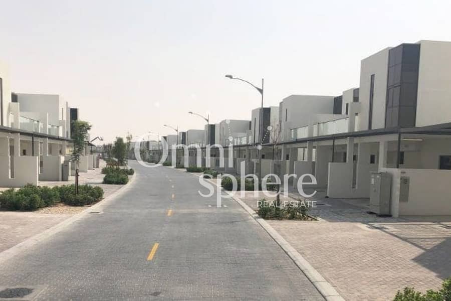 Middle Corner | Big Plot | Ready to Move in - Image 11