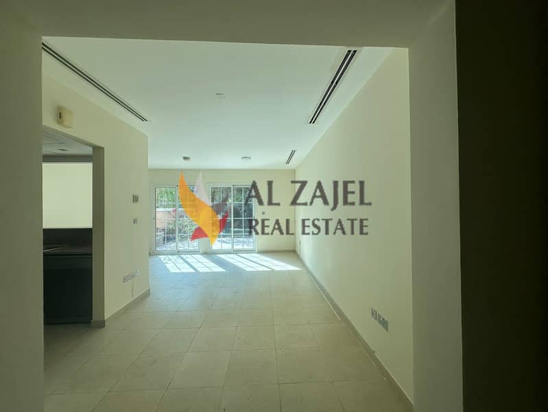 Discover this charming townhouse.