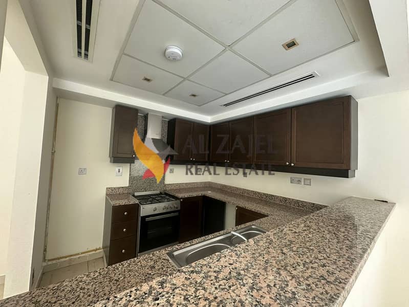 Discover this charming townhouse. - Image 10