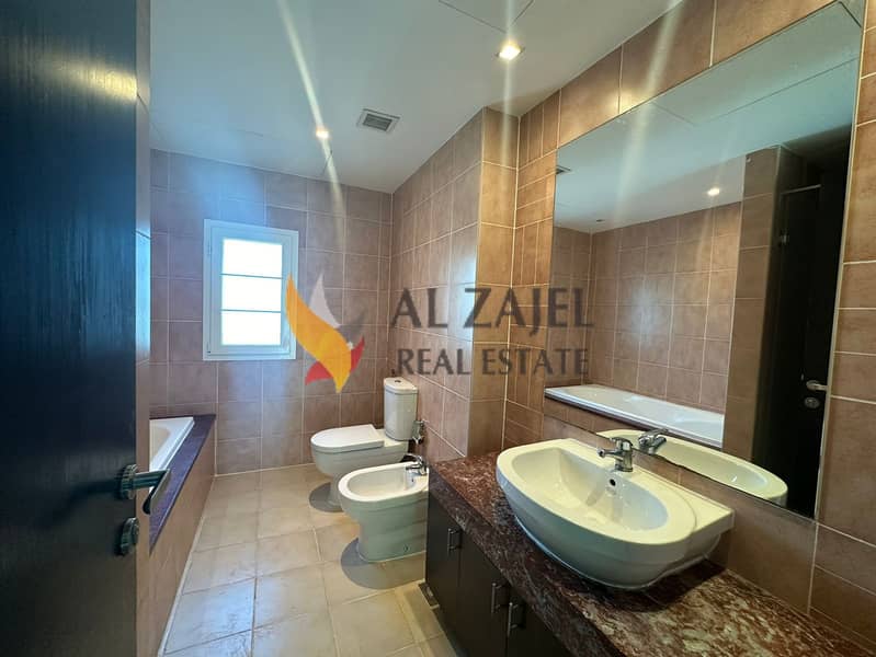 Discover this charming townhouse. - Image 11