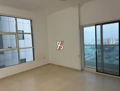 شقة واسعة بغرفة نوم واحدة وحمام واحد للبيع في برج المدينة مع موقف سيارات