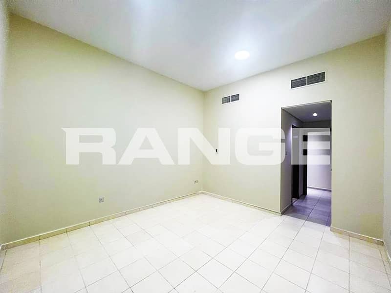 Bright & Well Maintained| Spacious Layout - Image 9