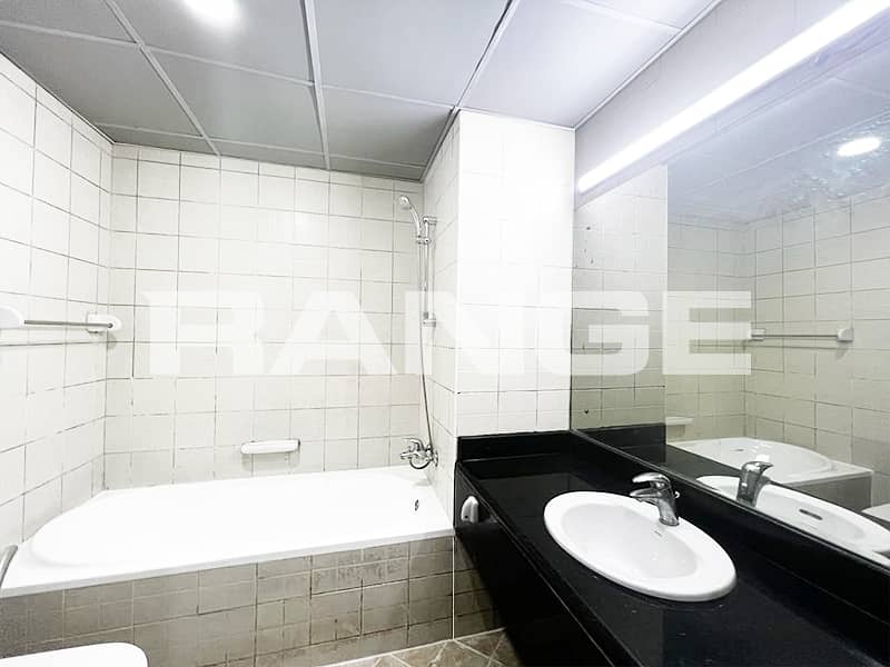 Bright & Well Maintained| Spacious Layout - Image 11