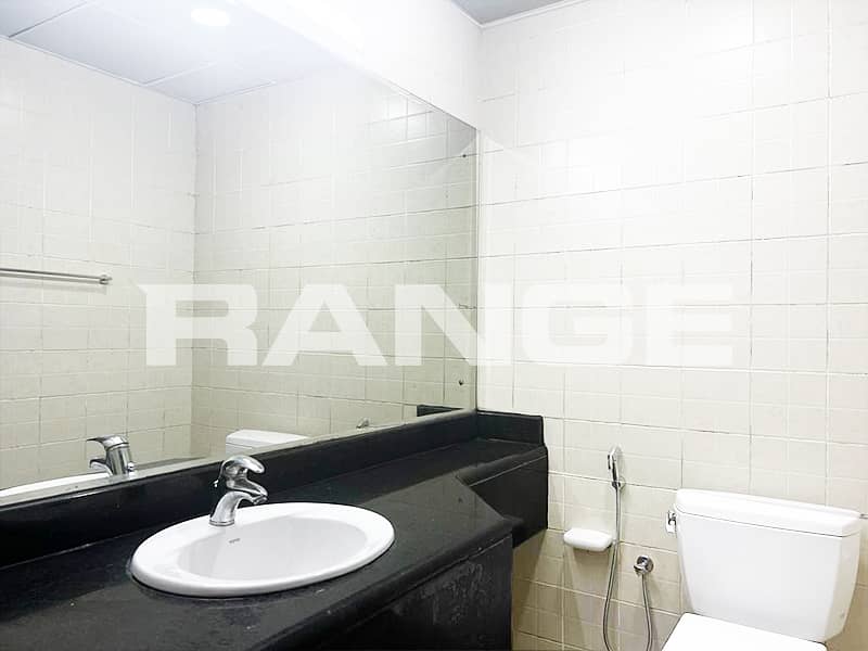 Bright & Well Maintained| Spacious Layout - Image 13