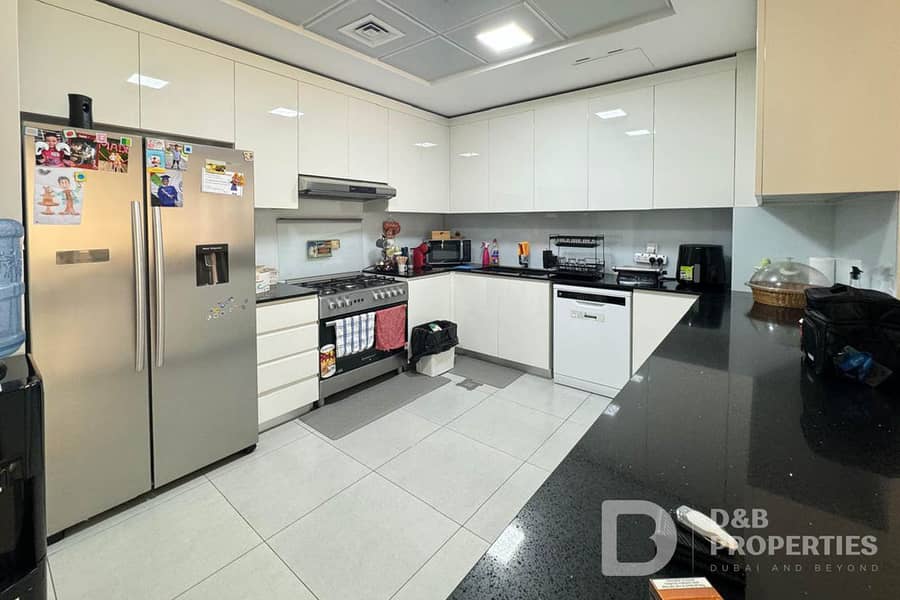 Spacious Layout | Vacant | Prime Location - Image 8