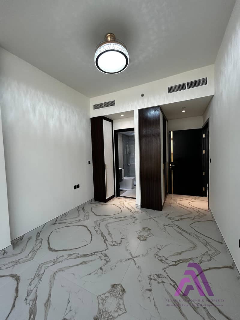 2 bed37f95-7e66-4864-a1dd-e1f47ff93402. jpg