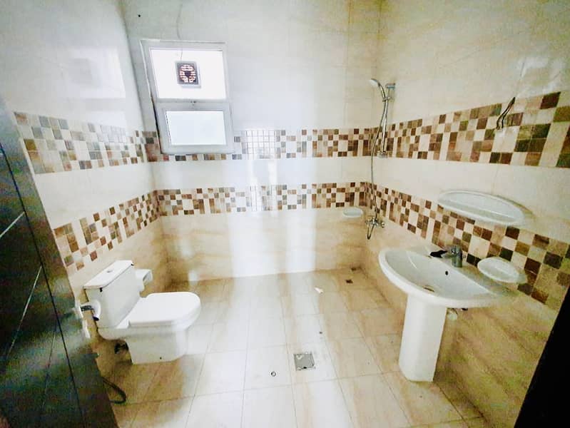 29 92bccec9-9da9-4ae2-afbb-df288f982726. jpg