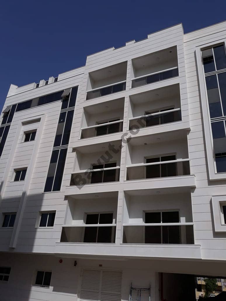 For sale a new building in the area of Nuaimiyah. Corner two streets behind the police station Nuaimiya. Residential investment (ground + 4).