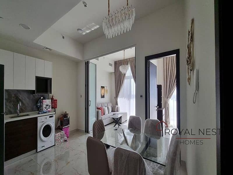 Fully Furnished | Spacious Living | Middle Floor