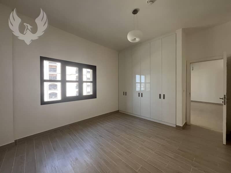 Community Facing | Unfurnished | Vacant - Image 6