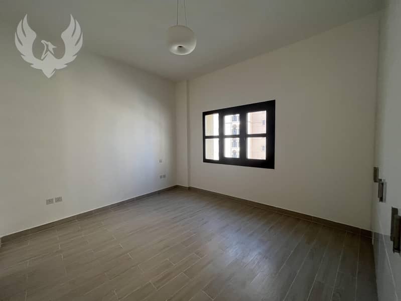 Community Facing | Unfurnished | Vacant - Image 7