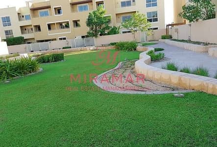 LARGE PLOT CORNER UNIT W/ RENT REFUND!! LARGE PLOT CORNER UNIT W/ RENT REFUND!!