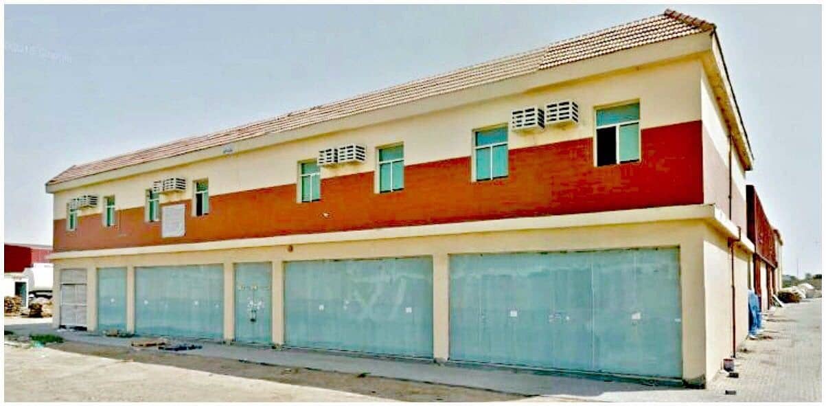 位于艾尔朱尔夫，艾尔朱尔夫工业园区 的展览店面 100000 AED - 4298203