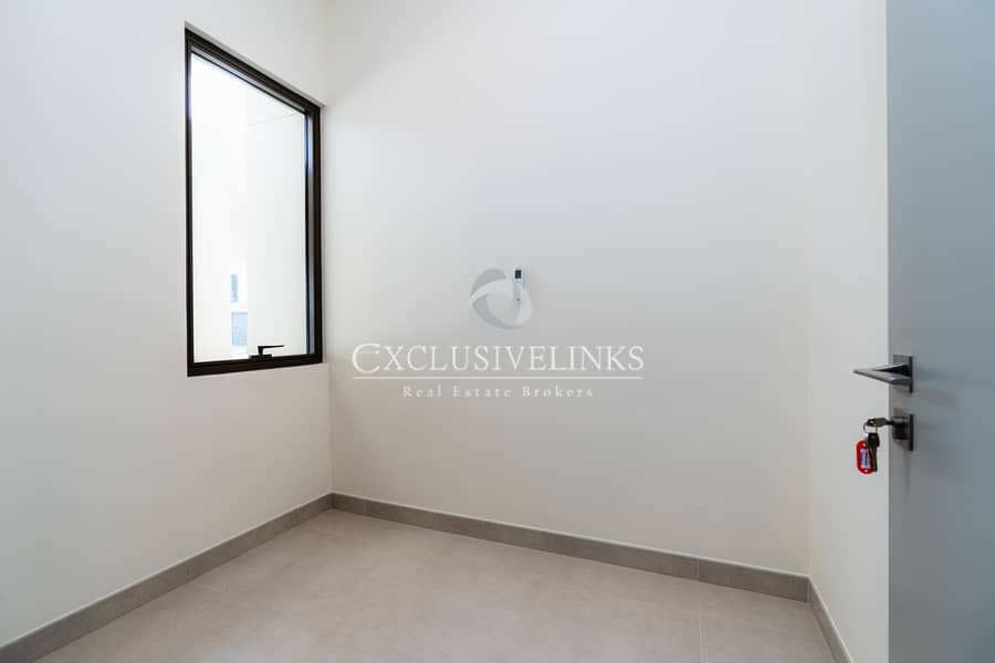 Available I Amasing Location I Across Pool - Image 8