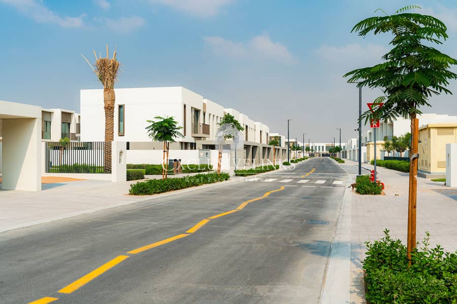 Available I Amasing Location I Across Pool - Image 27