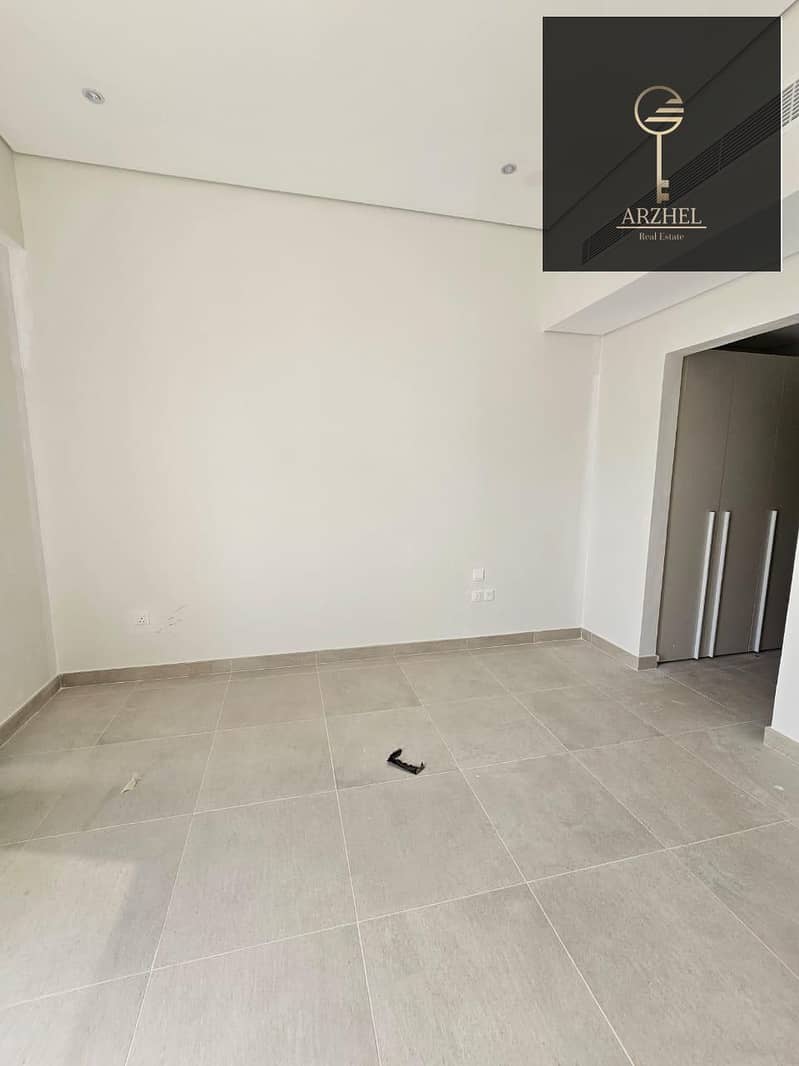 unfurnished | ready to move | pool view| - Image 9