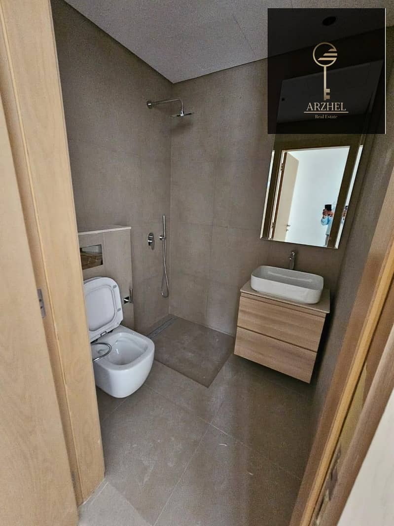 unfurnished | ready to move | pool view| - Image 10