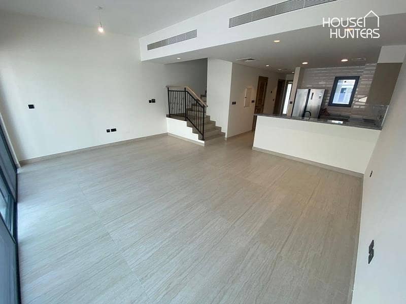 Stylish 4 Bed Villa | Santorini | 1 to 6 Cheques