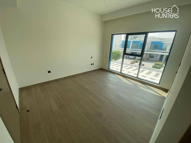 Stylish 4 Bed Villa | Santorini | 1 to 6 Cheques - Image 18