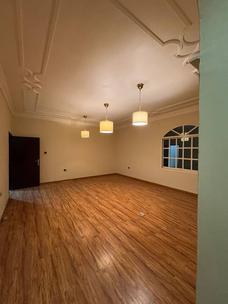 10 b5ab286f-9bed-4ae2-ac30-620bbf389be9. jpg