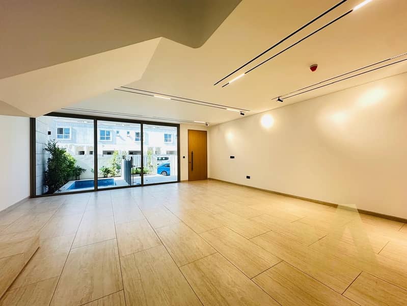 Luxurious Finish | Vacant | Private Pool - Image 3