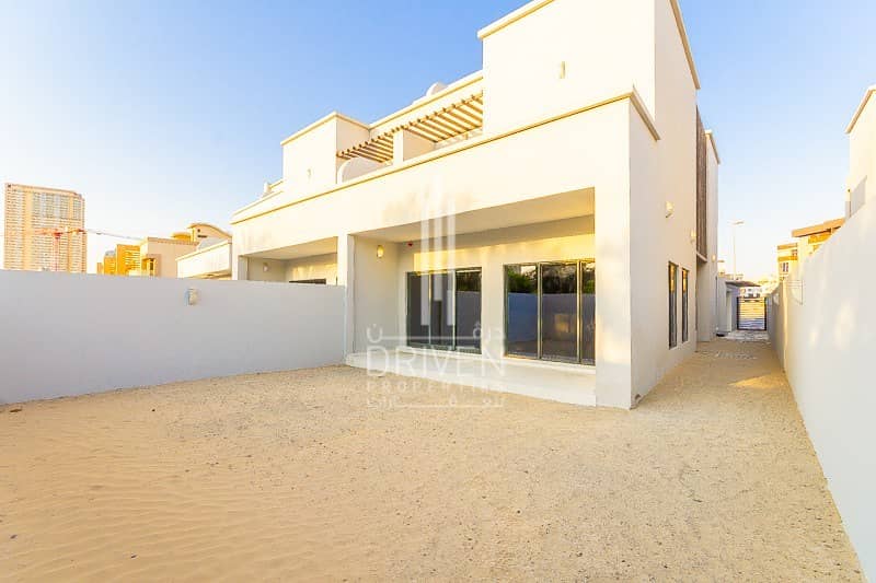 Spacious and Elegant Semi-Detached Villa