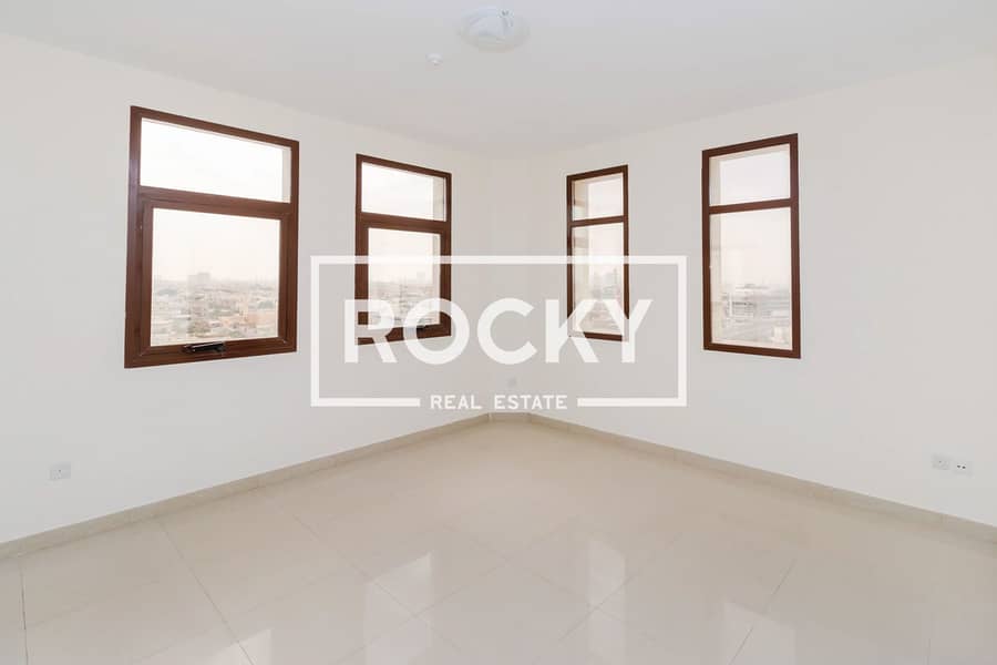 8 Rocky Real Estate - Al Barsha 1 - Al Manaf Building - Apartment (13 of 17). JPG